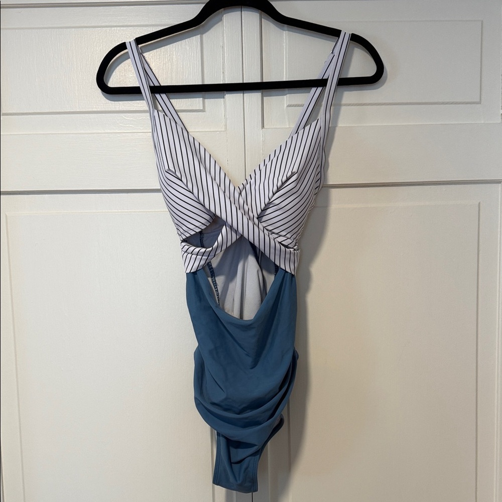 Eomenie Tummy Control Striped Twist-Front One-Piece Swimsuit in White and Blue